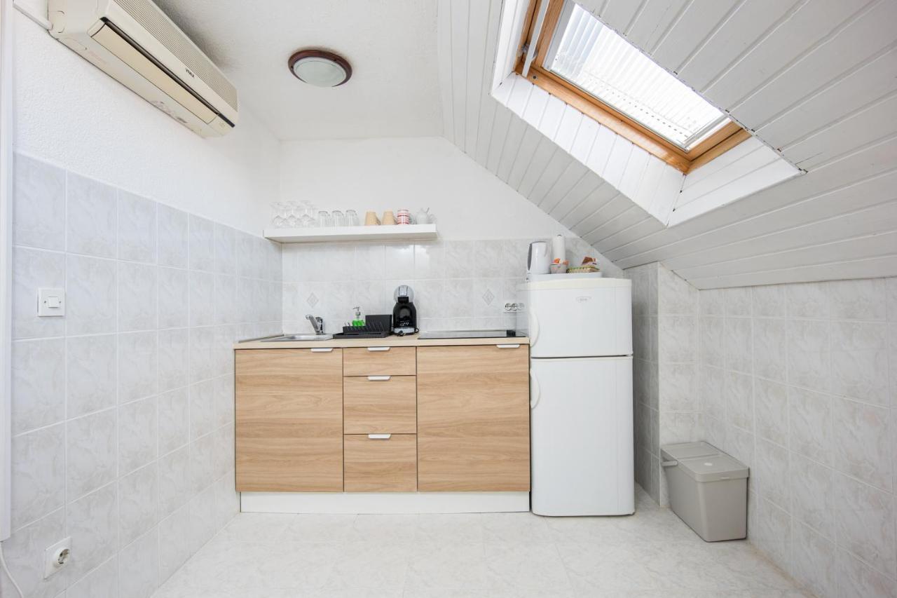 Top-Floor Apartment In Trogir Center Bagian luar foto