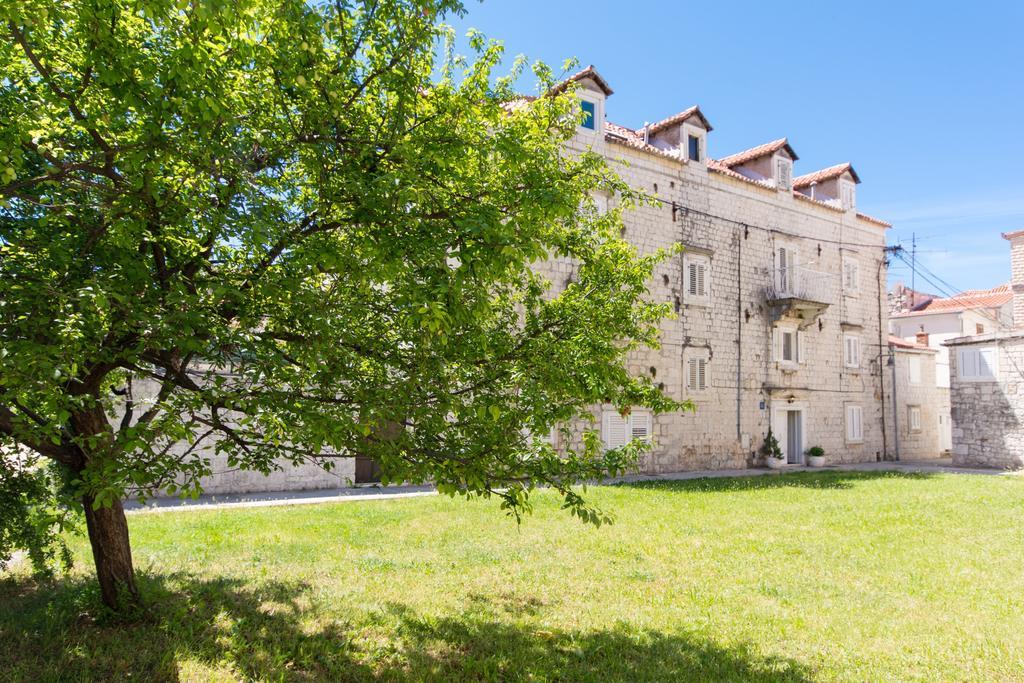 Top-Floor Apartment In Trogir Center Bagian luar foto